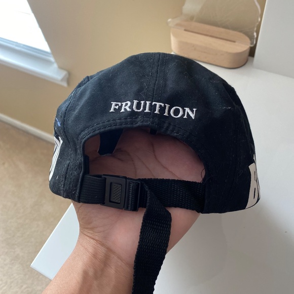 UNISEX - BLACK FRUITION HAT - Picture 3 of 6